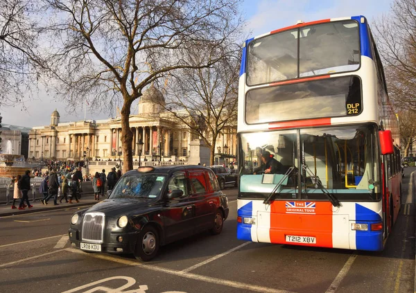 Londres Diciembre 2017 Tradicional Taxi Estilo Londinense Autobús Dos Pisos — Foto de Stock