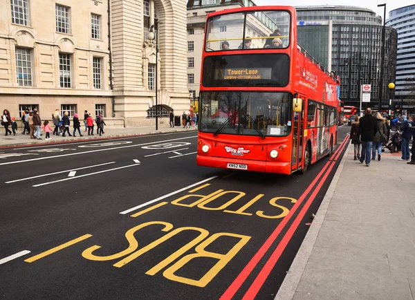 Londres Diciembre 2017 Tradicional Autobús Rojo Dos Pisos Parada Área — Foto de Stock