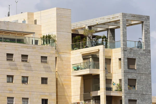 以色列中部的小城市耶胡德的现代生活街区 图库图片
