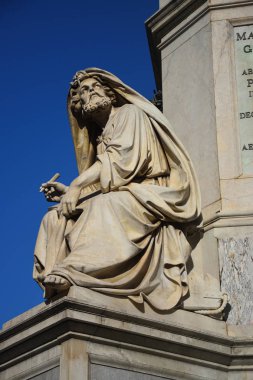 Roma 'da Piazza di Spagna 'da Immaculate Conception Anıtı sütunu. 
