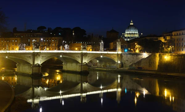 Vista Nocturna Roma Con Puente Ponte Umberto Sobre Río Timber — Foto de Stock