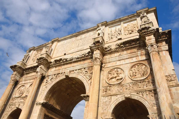 罗马君士坦丁拱门的上部 意大利 — 图库照片