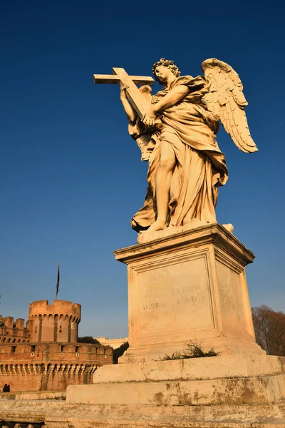 Фигура Ангела Элианском Мосту Ведущем Замку Святого Ангела Риме — стоковое фото