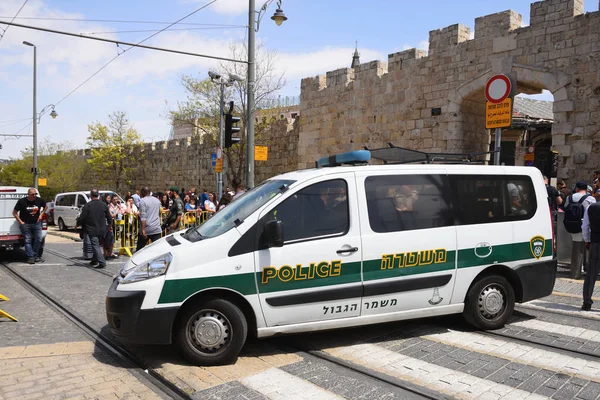 Jerusalem April 2019 Israeliska Polisfordon Nära Den Nya Porten Gamla — Stockfoto