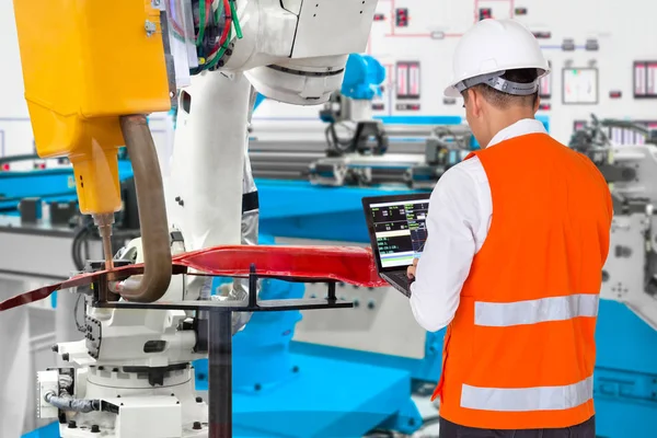 Mérnök Segítségével Laptop Számítógép Karbantartás Robot Markolat Autóipari Munkadarab Ipari — Stock Fotó