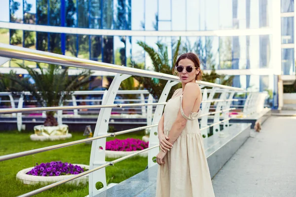 Beautiful Young Woman Walking Summer City — Stock Photo, Image