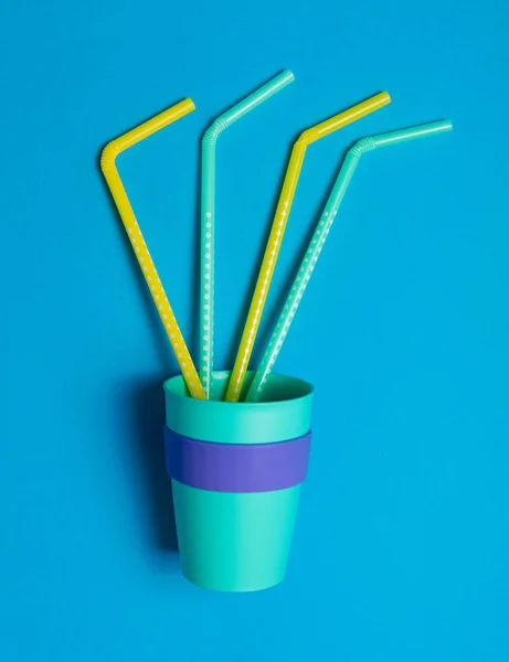 Fondo Brillante Del Verano Con Una Pajita Para Beber — Foto de Stock