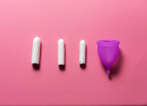 Produits Hygiène Féminine Sur Fond Rose Vif Concept Menstruation — Photo