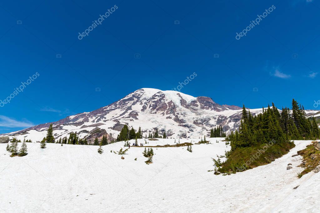 Beautiful panorama of Cascade range with volcanos as seen from Mt. Rainier
