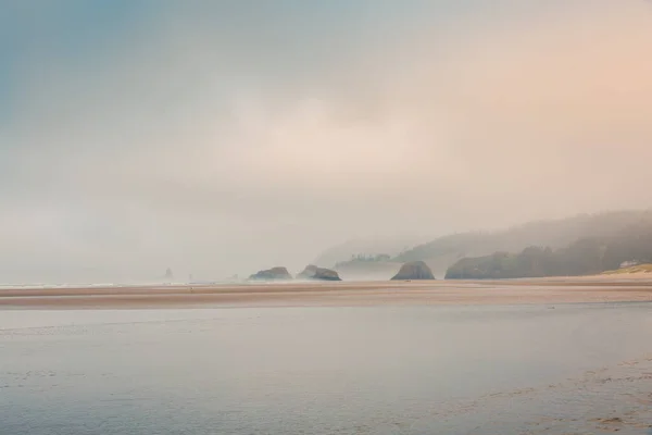 Beautiful Misty Ocean Shore Cannon Beach Oregon Summer 2020 — Stock Photo, Image