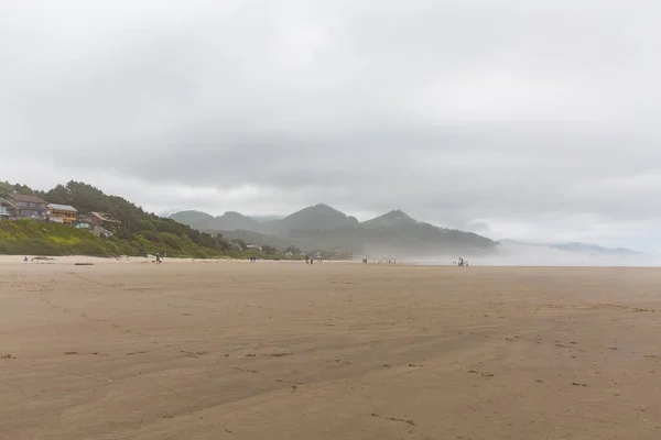 Hermosa Costa Del Mar Brumoso Cannon Beach Oregon Verano 2020 — Foto de Stock