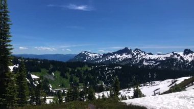 Dağ 'daki güzel dağlar. Rainier Ulusal Parkı