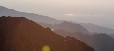  Gün batımı, Karpat Dağları'nda dağ manzarası, Fagaras, Romanya, açık hava