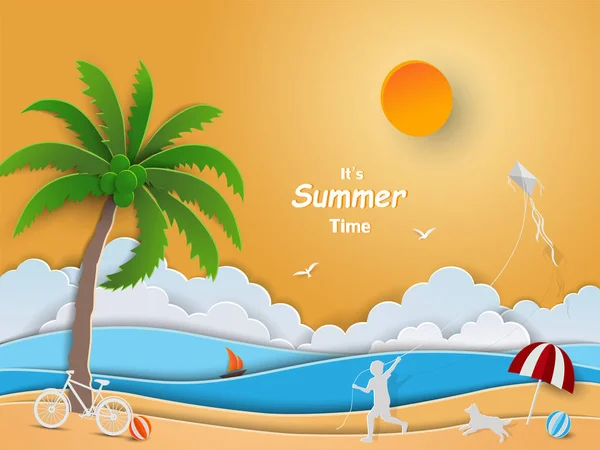 Yaz zamanı konsepti ile kağıt sanat tasarımı, plajda uçurtma oynayan mutlu çocuk — Stok Vektör