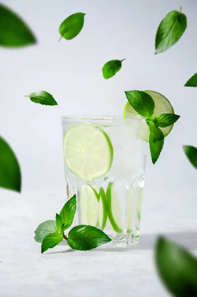 Cocktail Mojito or Lemonade with Lime, Mint and Ice on Light Background. Concept Fresh Summer Drinks — Stock Photo, Image