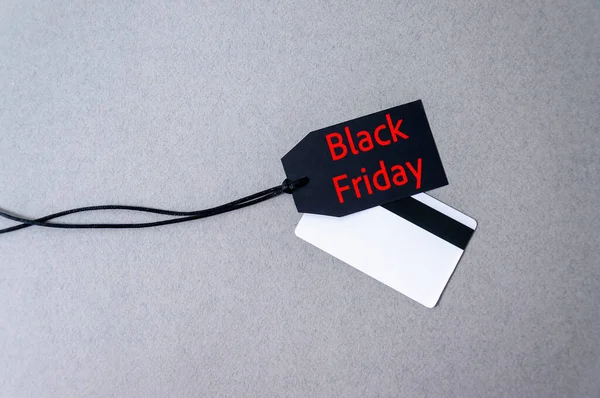 Viernes Negro. Mock Up Tag y tarjeta de crédito. Venta de concepto — Foto de Stock