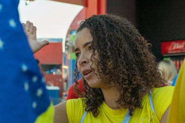 Samara, Rusya, 30 Haziran 2018. FIFA Dünya Kupası, taraftarların Festivali'nde sarı kız