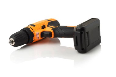 Beyaz arka plan üzerinde modern kompakt Şarjlı matkap