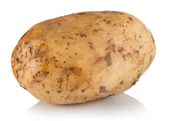 Batatas Frescas Jovens Maduras Com Pedaços Solo Sobre Fundo Branco — Fotografia de Stock