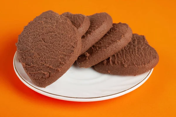 Deliciosos Biscoitos Forma Coração Forma Boca Prato Branco — Fotografia de Stock