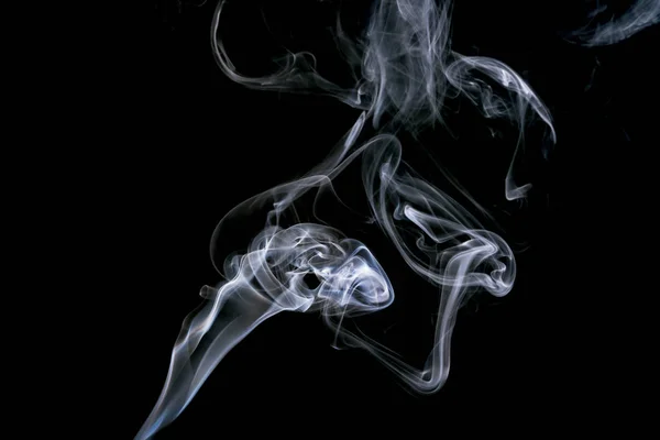 Roken op zwarte achtergrond, geïsoleerde rook achtergrond, abstracte rook. — Stockfoto