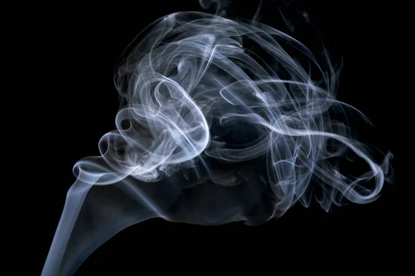 Humo sobre fondo negro, fondo de humo aislado, humo abstracto . — Foto de Stock