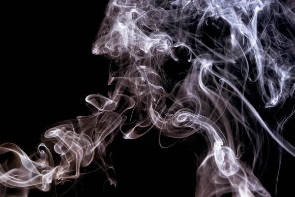 Roken op zwarte achtergrond, geïsoleerde rook achtergrond, abstracte rook. — Stockfoto
