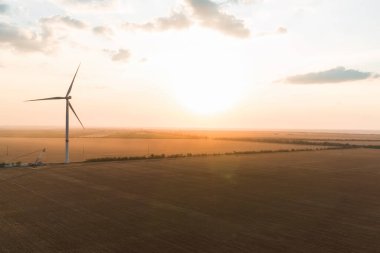 Hava görüşünden rüzgar türbinleri. Çevre ve yenilenebilir enerji. Hava fotoğrafçılığı