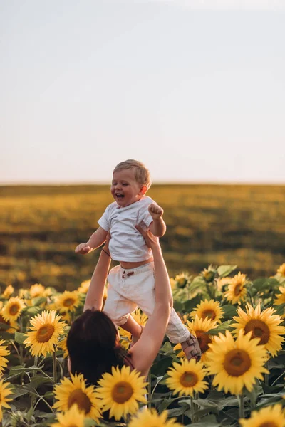 Mother Little Son Having Fun Together Sunflower Field — Stock Photo, Image
