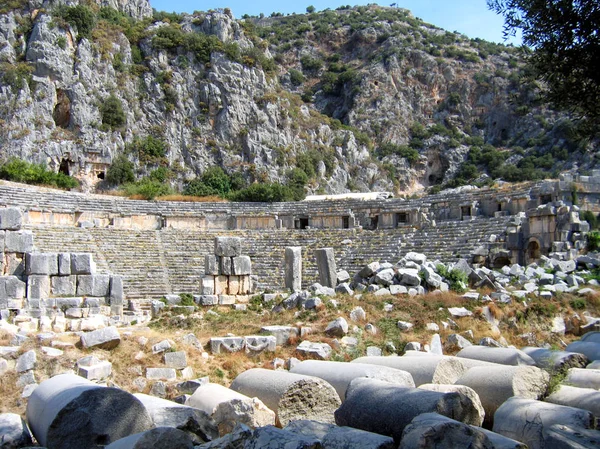 旧式なローマの円形劇場マイラ アンタルヤ トルコの Lykian 墓でネア — ストック写真