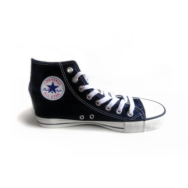 Zapatillas Azul Alto Converse Aisladas —  Fotos de Stock