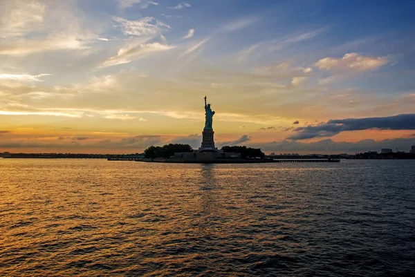 Estátua Liberdade Rio Hudson Pôr Sol Nova York Eua — Fotografia de Stock