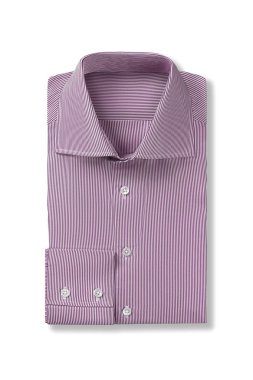 Beyaz bir arka plan üzerinde izole pembe çizgili katlanmış mens elbise gömlek