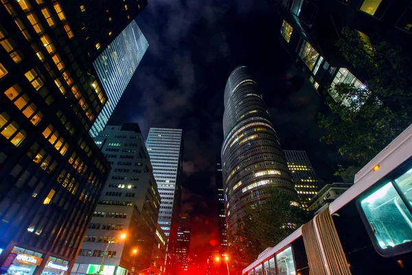 Nova Iorque Eua Agosto 2012 Transporte Edifícios Manhattan Noite Vista — Fotografia de Stock