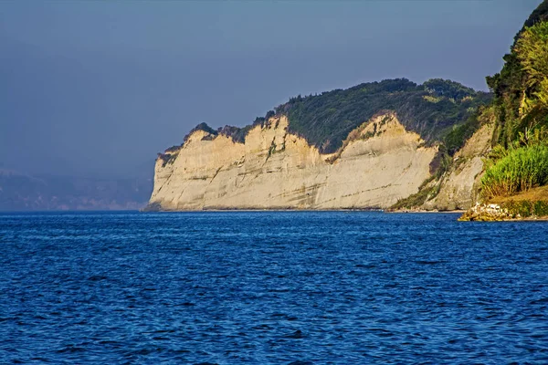 Vue Plage Rocheuse Des Falaises Mer Sur Île Corfou Dans — Photo