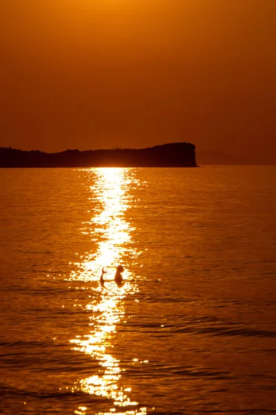 Krásná Mořská Panna Moři Při Západu Slunce Seamaid Silueta Moři — Stock fotografie