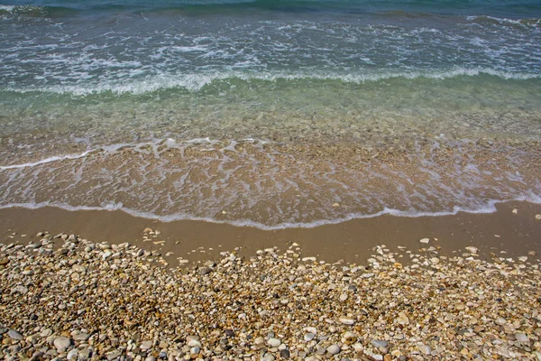 Légi Felvétel Tenger Azúrkék Víz Homokos Strand Nyári Időszakban Gyönyörű — Stock Fotó