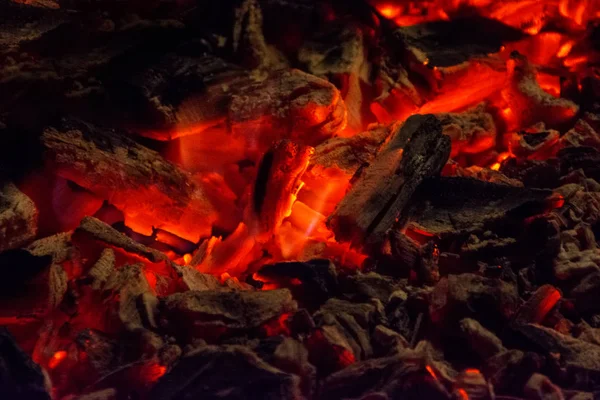 Carbón Ardiendo Cerca Fuego Brasas Fondo — Foto de Stock