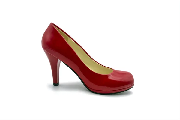 白色背景的红色清漆女性鞋 — 图库照片
