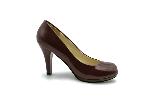 茶色のニスを塗った女性靴ホワイト バック グラウンドの分離 — ストック写真