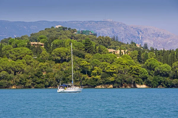 Yacht Der Azurblauen Küste Der Insel Korfu Griechenland Yacht Und — Stockfoto