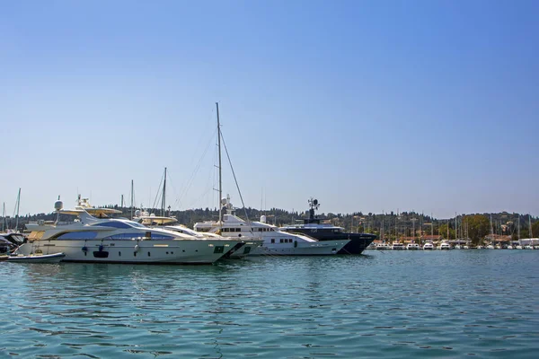 Bateaux Voile Luxe Amarrés Dans Marina Île Corfou Grèce — Photo