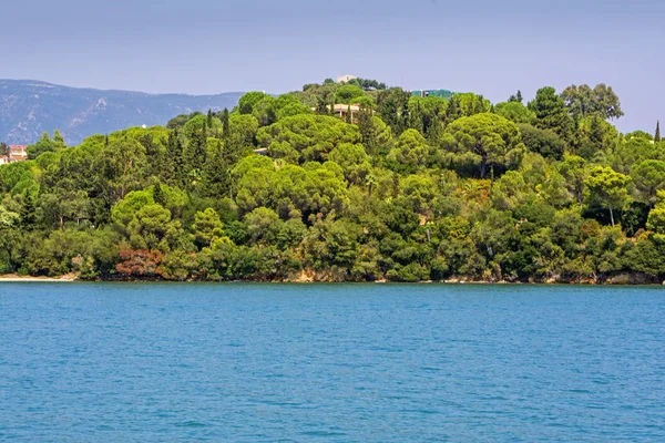 Uma Ilha Pequena Bonita Corfu Greece Com Penhasco Rachado Das — Fotografia de Stock