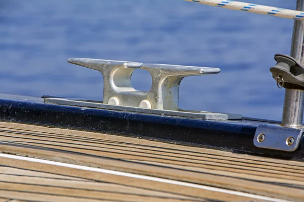 Close Steel Stake Yacht Boat Mooring Wooden Deck Blurred Foreground — Stock Photo, Image