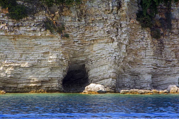 Grotte Dans Rocher Dessus Mer Bleue Sur Île Corfou Grèce — Photo