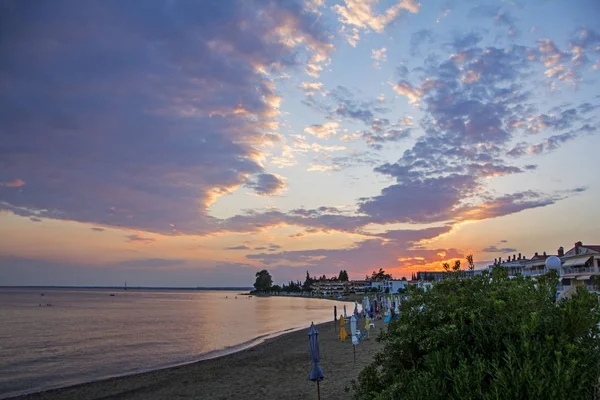 希腊哈尔基迪基沙滩上梦幻般的日落天空 — 图库照片