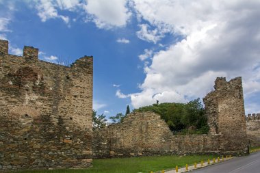 Eptapyrgio kale veya Heptapyrgion Fort Selanik Yunanistan akropolün kuzeydoğu köşesinde yer alan bir Bizans kaledir. Eptapyrgio üst şehrin müstahkem duvar