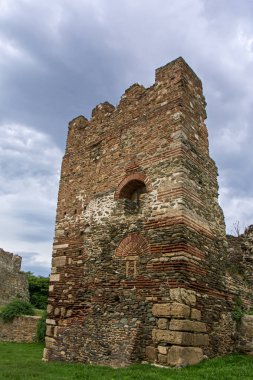 Eptapyrgio kale veya Heptapyrgion Fort Selanik Yunanistan akropolün kuzeydoğu köşesinde yer alan bir Bizans kaledir. Eptapyrgio üst şehrin müstahkem duvar