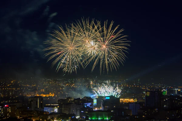 Barevný Ohňostroj Nad Noční Obloze Jerevan Náměstí Republiky Arménii Oslava — Stock fotografie