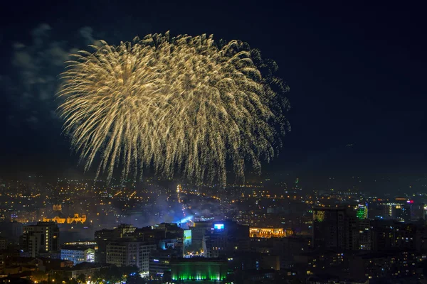 Barevný Ohňostroj Nad Noční Obloze Jerevan Náměstí Republiky Arménii Oslava — Stock fotografie